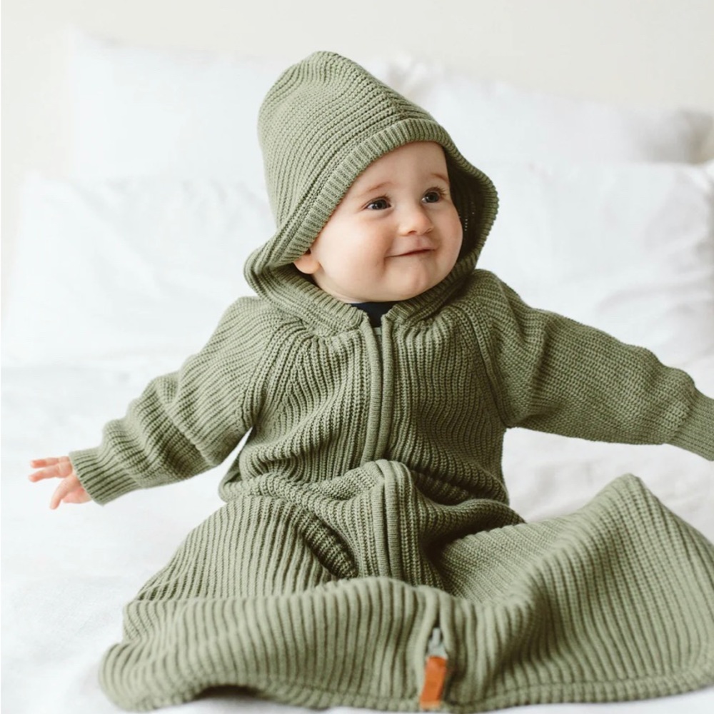 Goumi size Large Wearable Knit Blanket